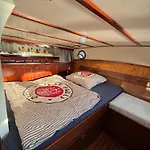 Hollaendisches Stahlboot Bateau-hôtel Brême