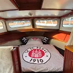 Hollaendisches Stahlboot Bateau-hôtel Brême