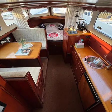 Botel Hollaendisches Stahlboot Bremen